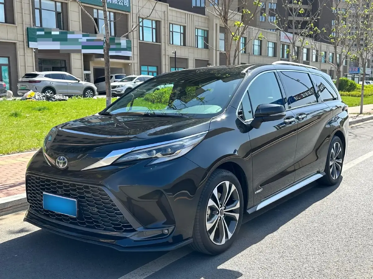 2023 Toyota Granvia 2.5L 189HP L4 E-CVT Hybrid