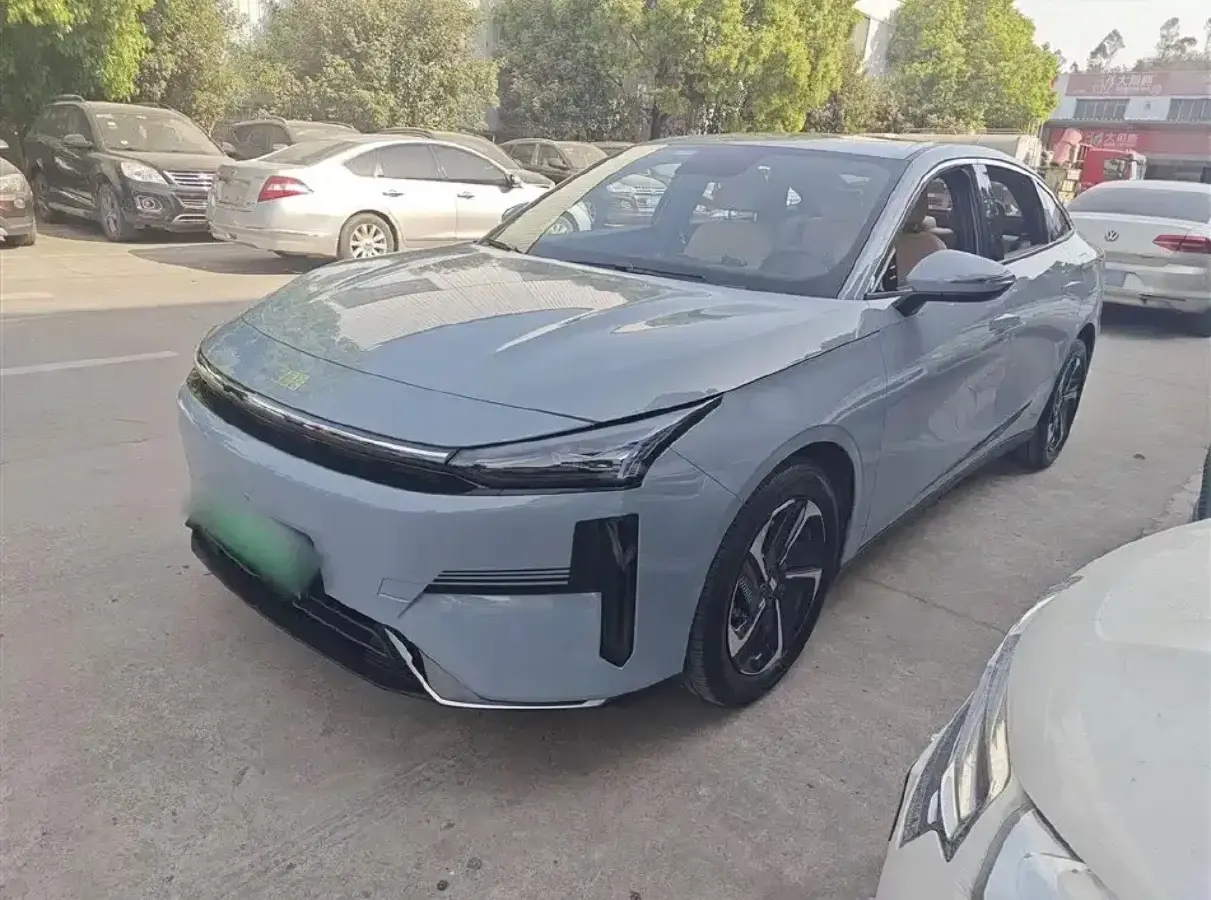 2023 Geely Galaxy L6 1.5T 163HP L4 3DHT PHEV