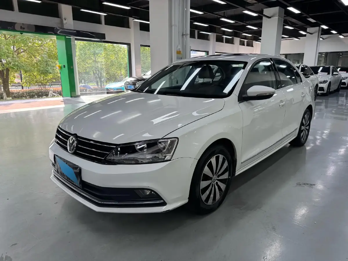 2018 Volkswagen Sagitar 1.2T 110HP L4 7DCT