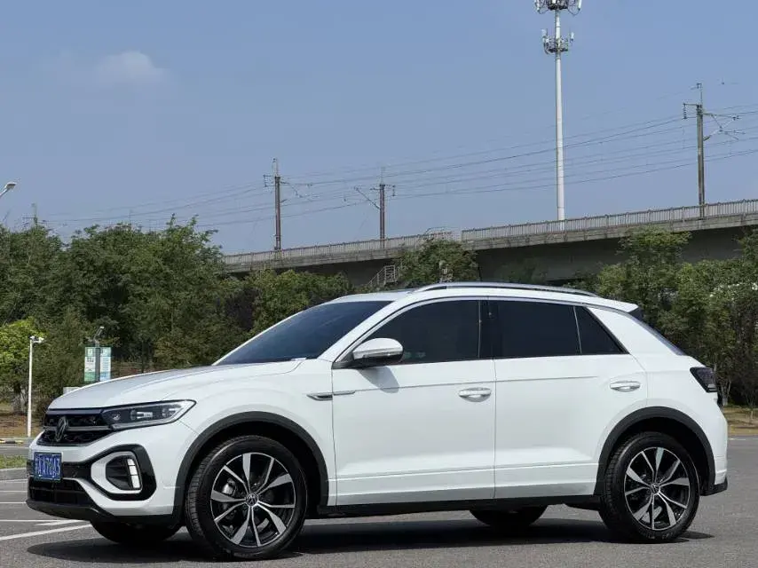 2023 Volkswagen T-Roc 1.5T 160HP L4 7DCT