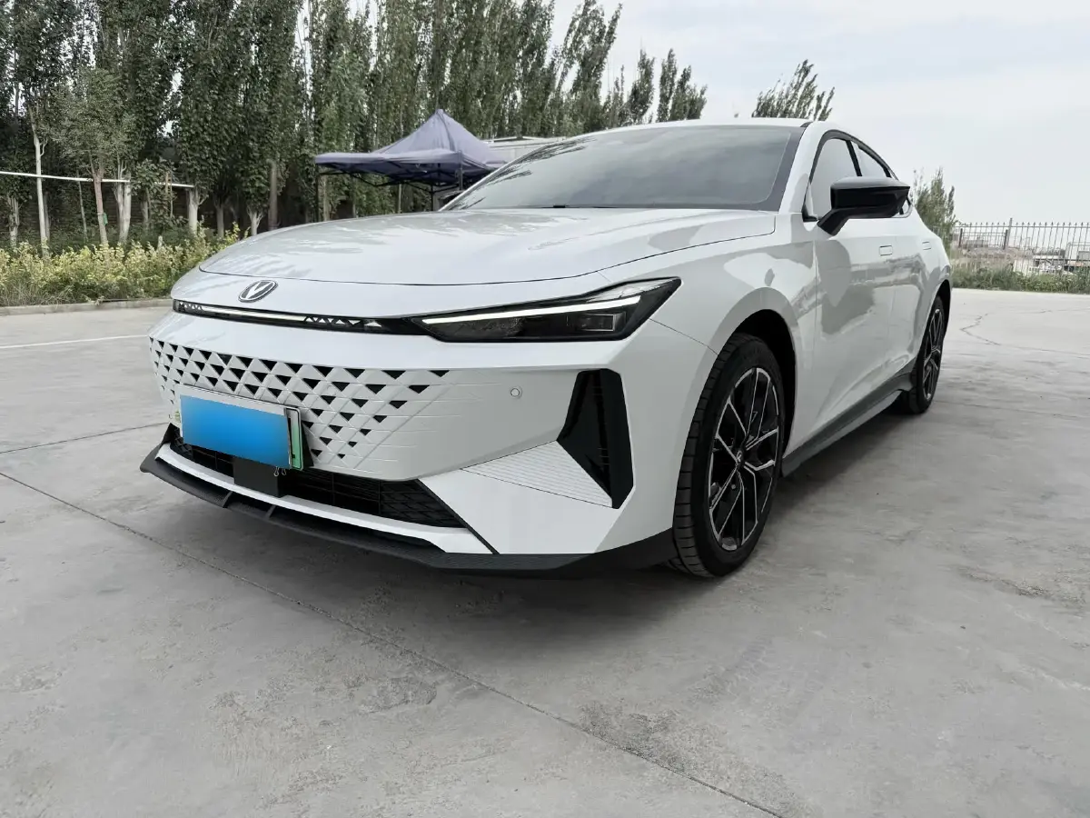 2024 ChangAn UNI-V iDD 1.5L 110HP L4 E-CVT PHEV 18.99KWH