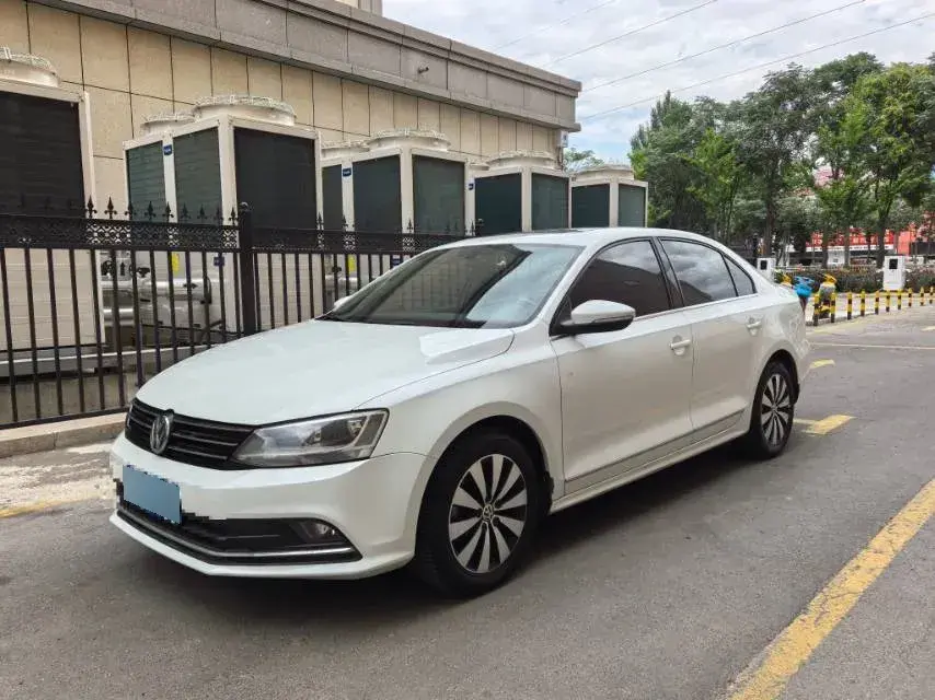 2018 Volkswagen Sagitar 1.2T 110HP L4 7DCT