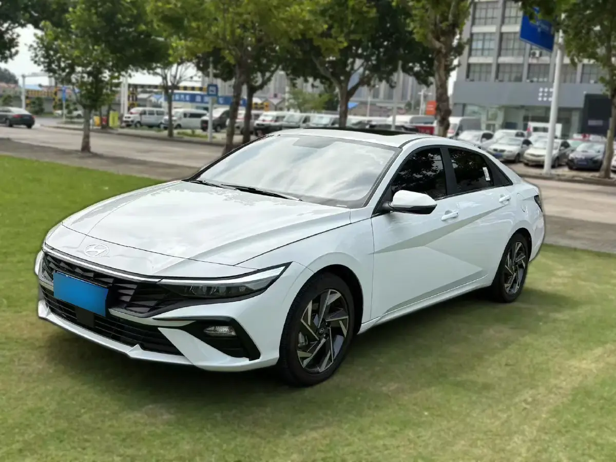 2023 Hyundai Elantra 1.5L 115HP L4 CVT