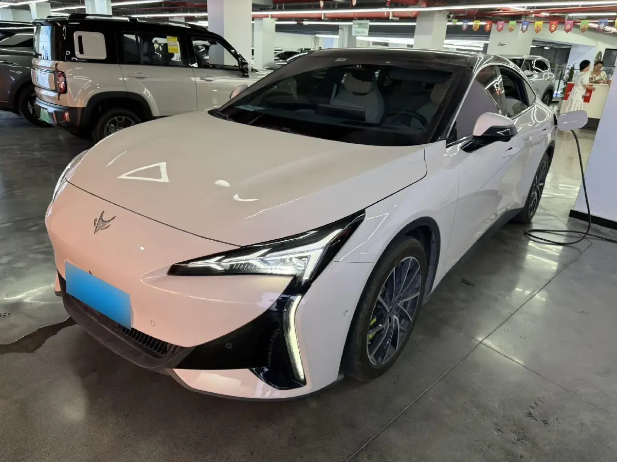 2024 ARCFOX αS5 BEV 65KWH