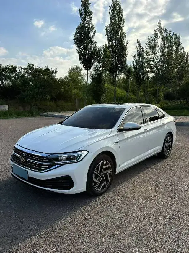 2023 Volkswagen Sagitar 1.2T 116HP L4 7DCT