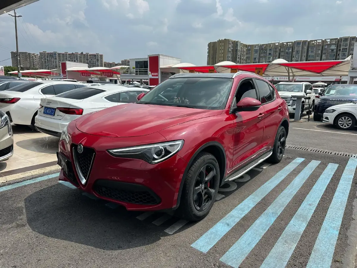 2017 Alfa Romeo Stelvio 2.0T 200HP L4 8AT