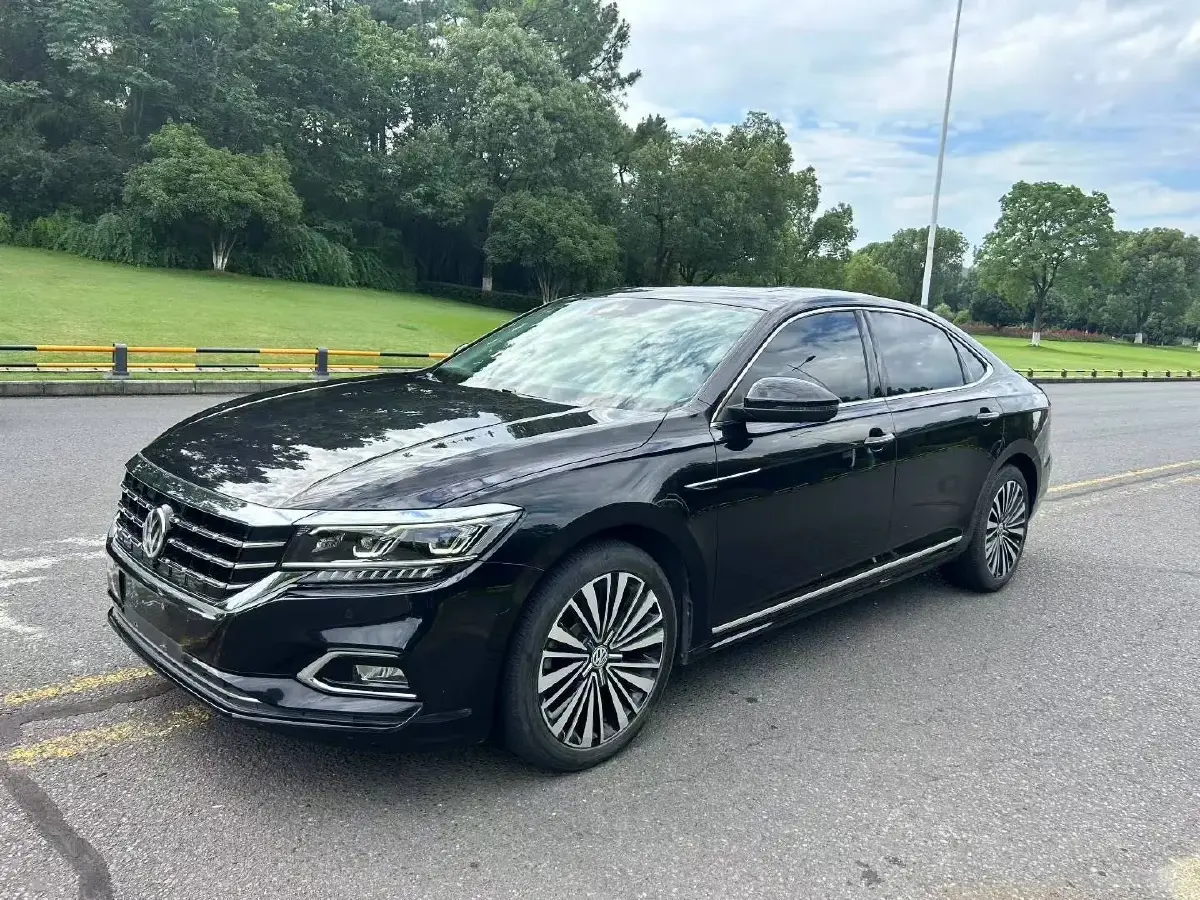 2019 Volkswagen Passat 2.0T 186HP L4 7DCT