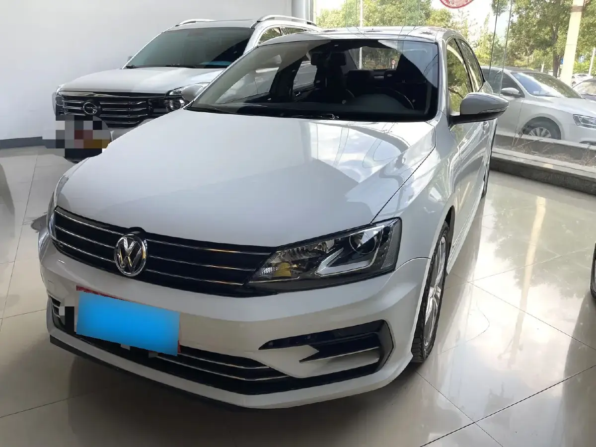 2018 Volkswagen Sagitar 1.4T 150HP L4 7DCT