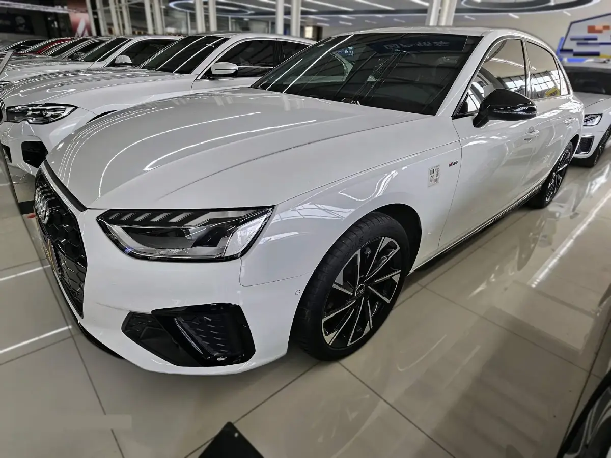 2022 Audi A4L 2.0T 190HP L4 7DCT