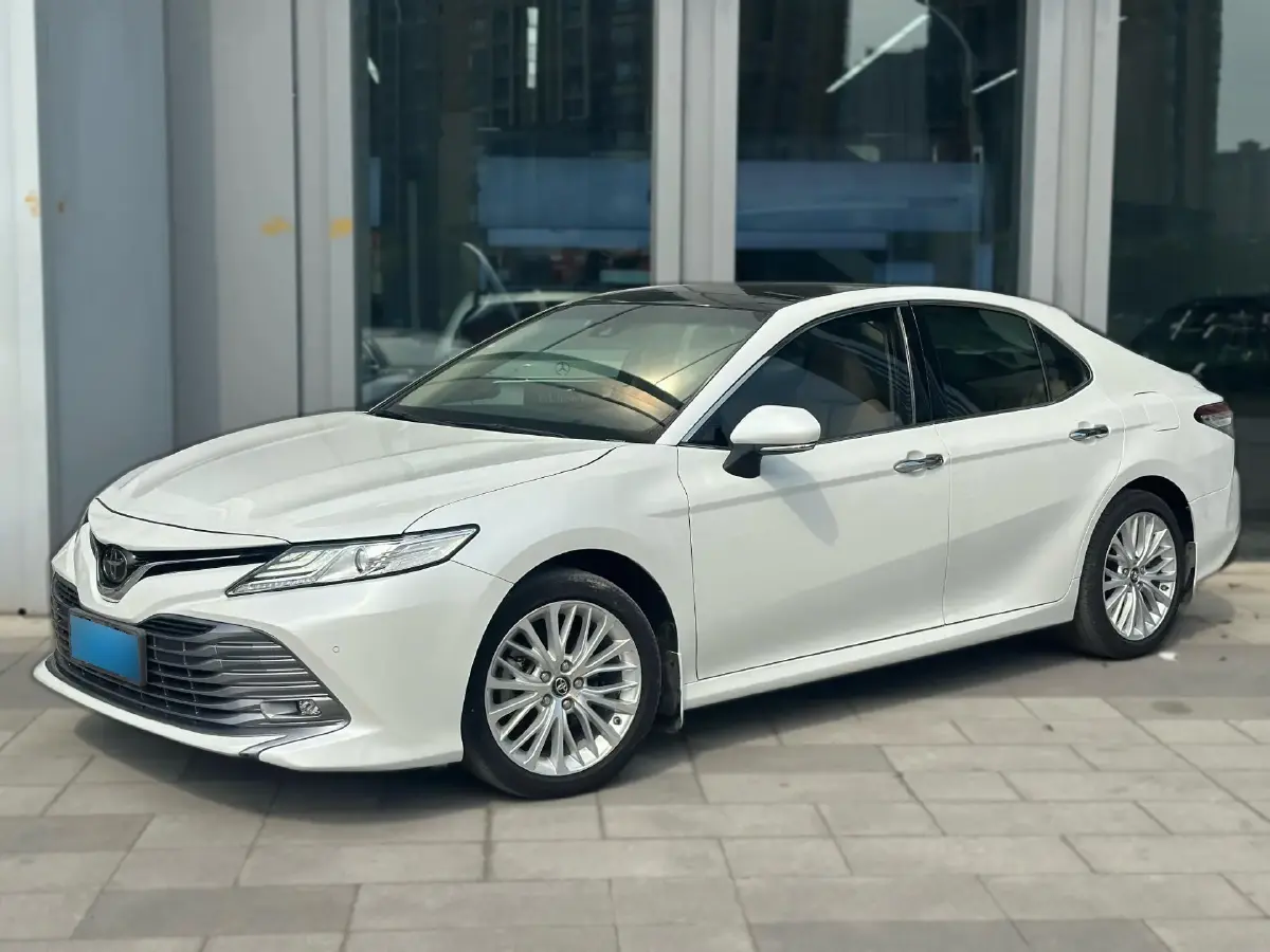 2019 Toyota Camry 2.5L 209HP L4 8AT