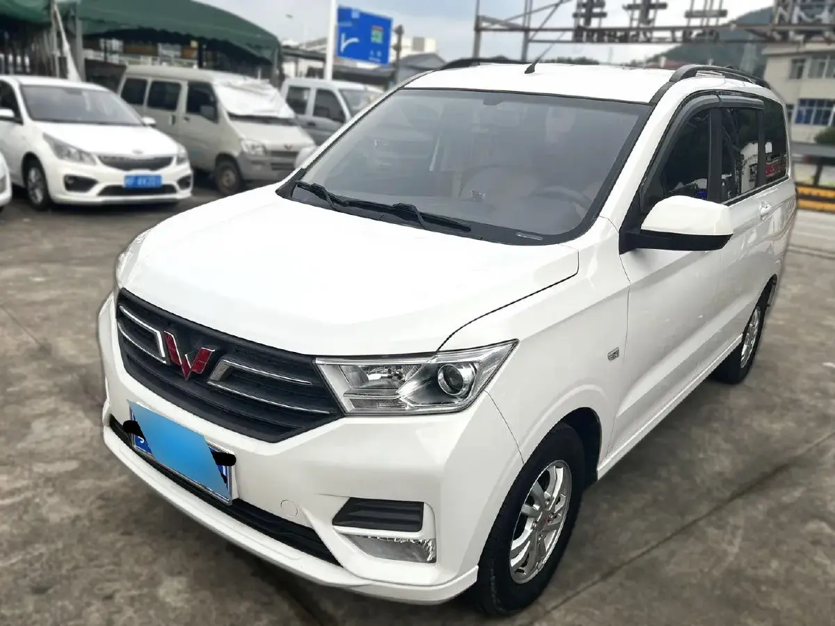 2021 WuLing HongGuang 1.5L 99HP L4 6MT