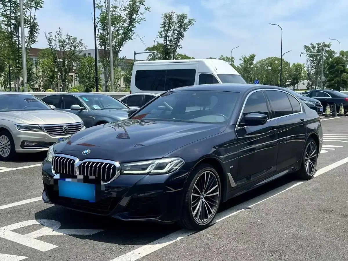 2022 BMW 5 Series 2.0T 252HP L4 8AT