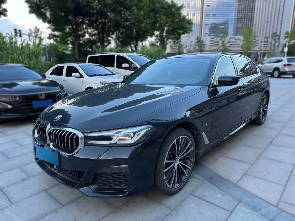 2022 BMW 5 Series 2.0T 252HP L4 8AT
