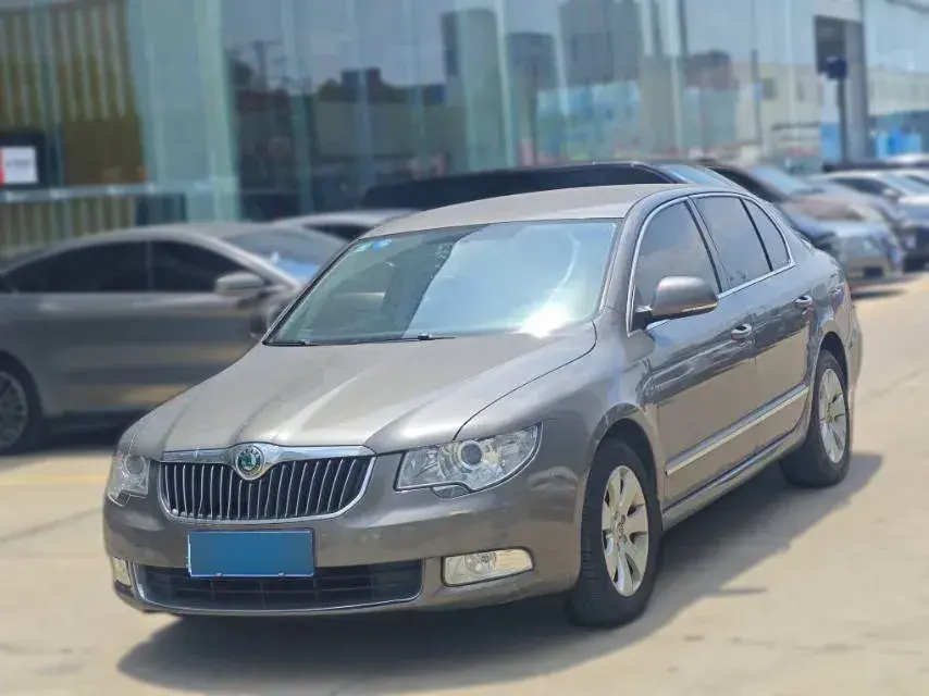 2024 BYD SongL DM-i 1.5L 101HP L4 E-CVT PHEV 26.6KWH