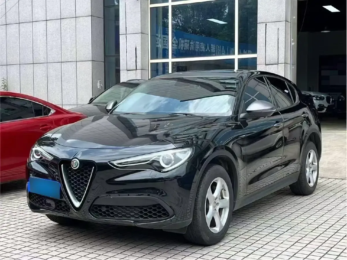 2017 Alfa Romeo Stelvio 2.0T 200HP L4 8AT