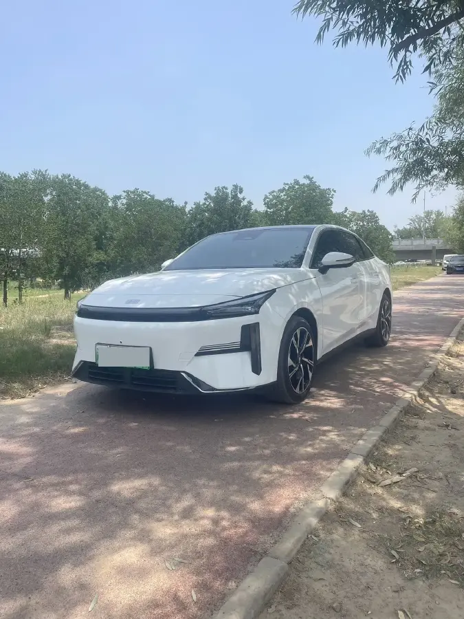 2023 Geely Galaxy L6 1.5T 163HP L4 3DHT PHEV
