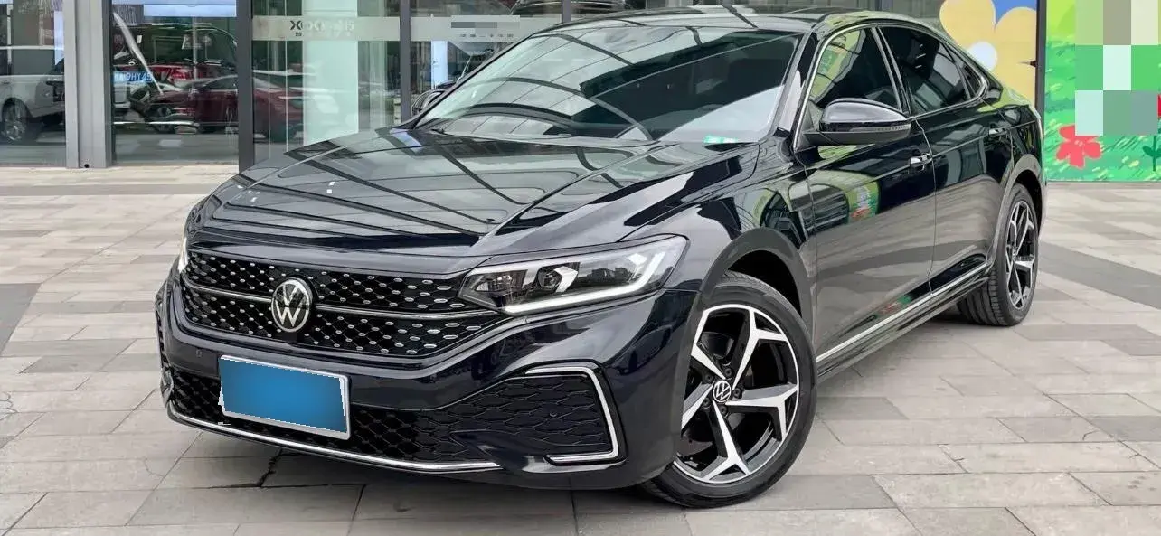 2025 Volkswagen Passat 2.0T 220HP L4 7DCT