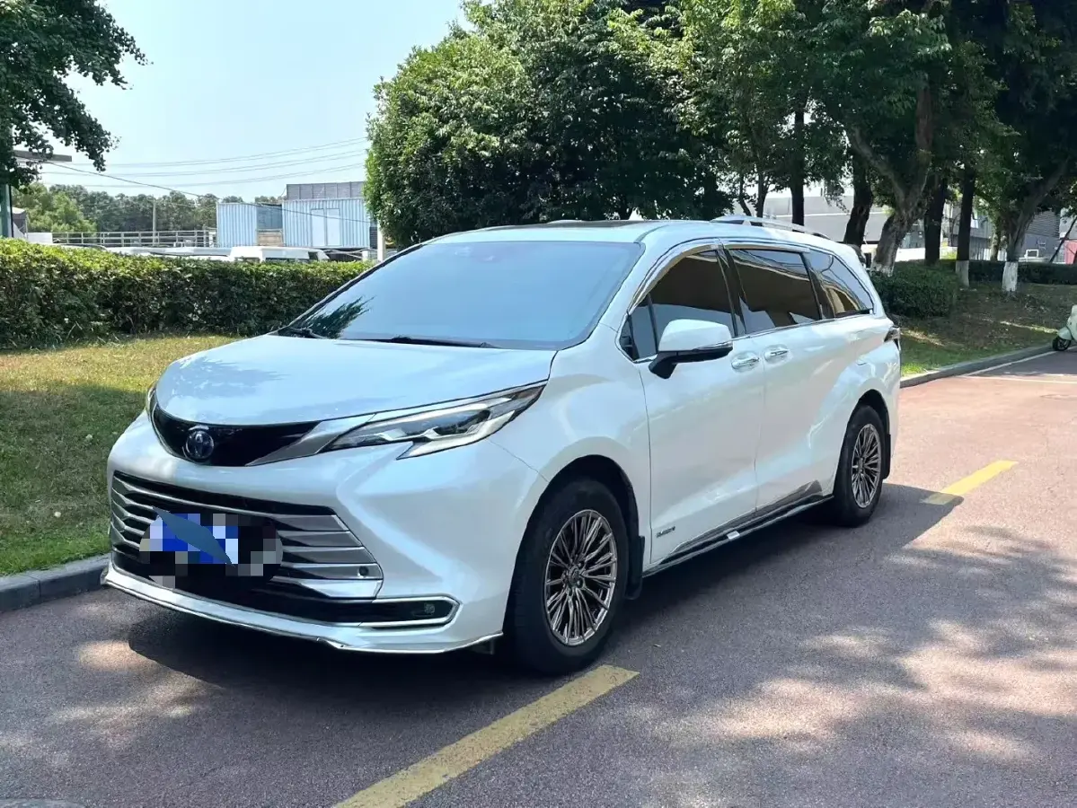 2021 Toyota Sienna 2.5L 192HP L4 E-CVT Hybrid
