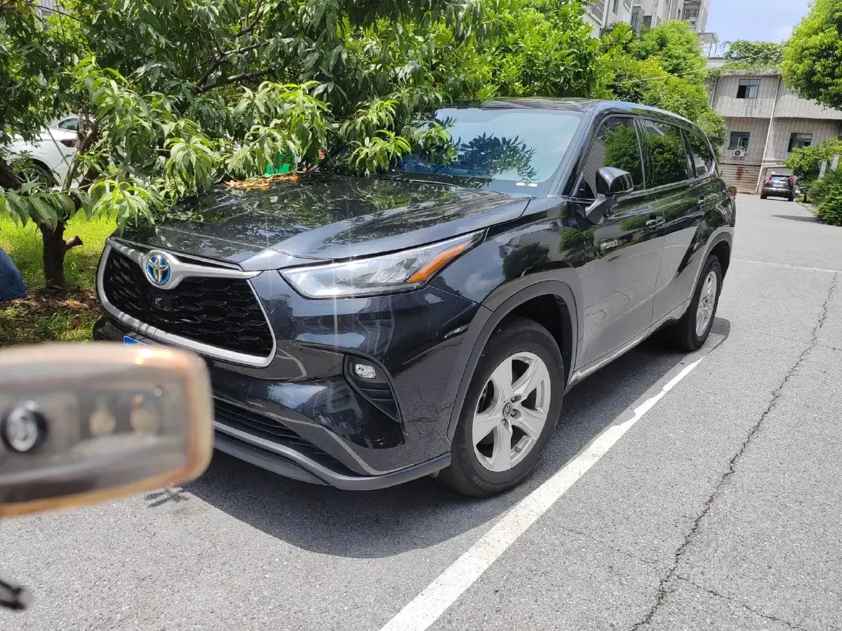 2024 Toyota Highlander 2.5L 189HP L4 E-CVT Hybrid