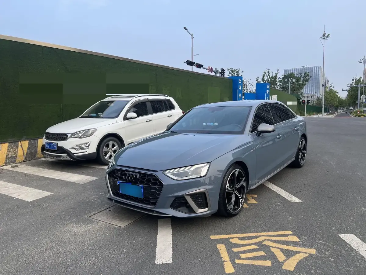 2022 Audi A4L 2.0T 190HP L4 7DCT