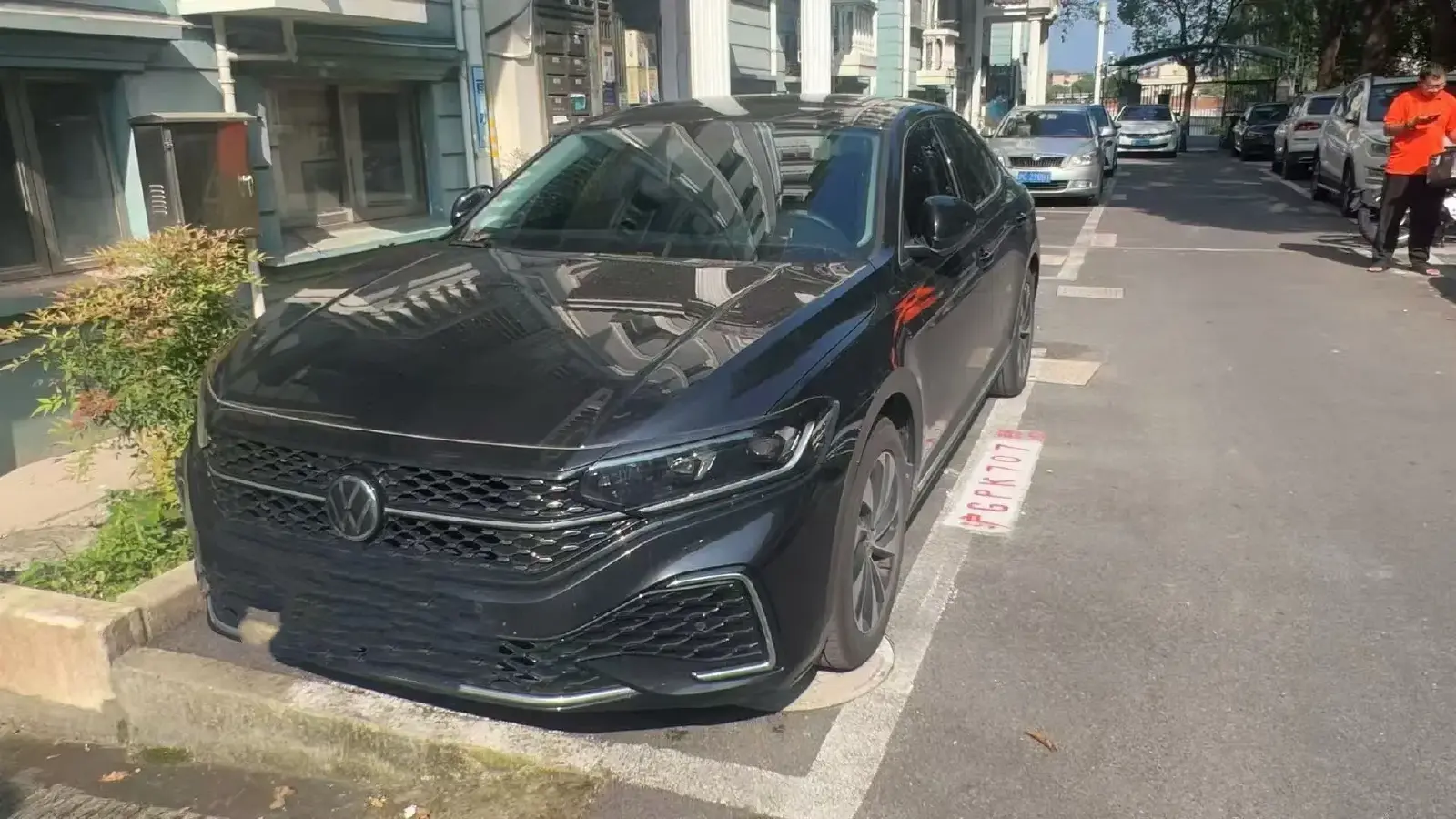 2025 Volkswagen Passat 2.0T 186HP L4 7DCT