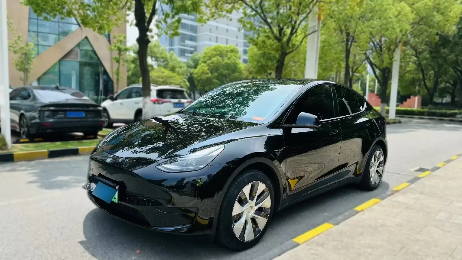 2022 Tesla Model Y BEV 60KWH