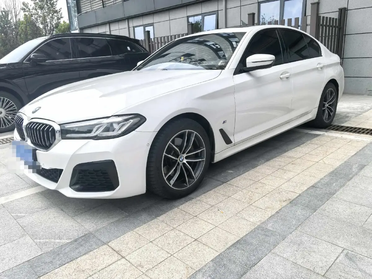 2022 BMW 5 Series 2.0T 184HP L4 8AT