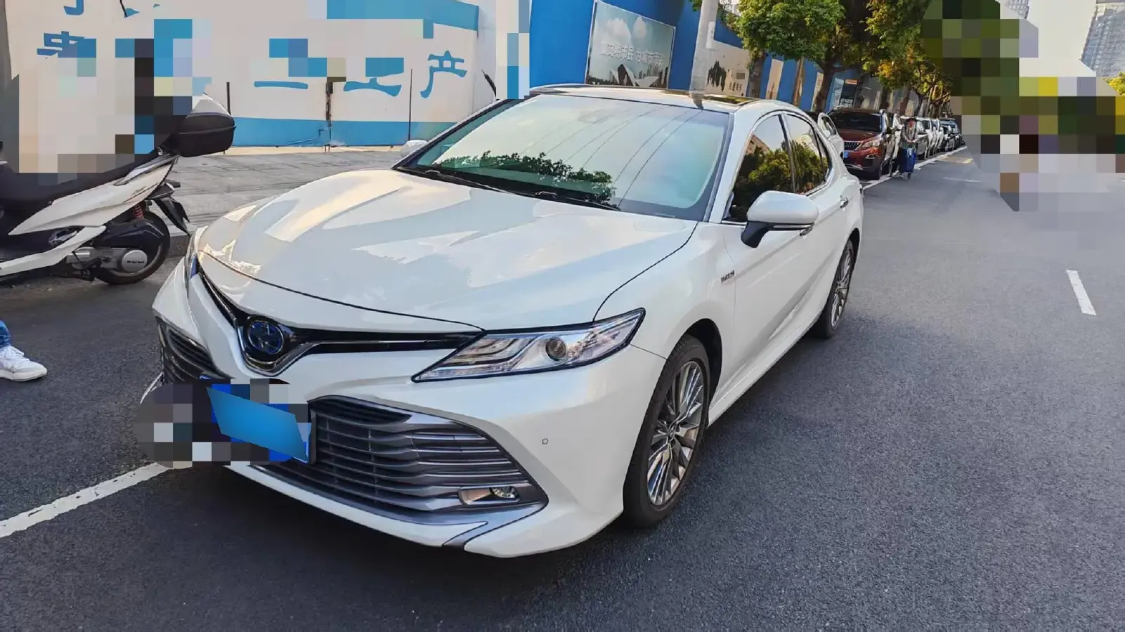 2019 Toyota Camry 2.5L 178HP L4 E-CVT Hybrid