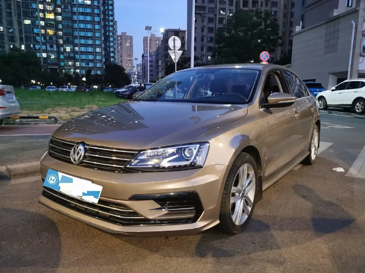 2018 Volkswagen Sagitar 1.4T 150HP L4 7DCT