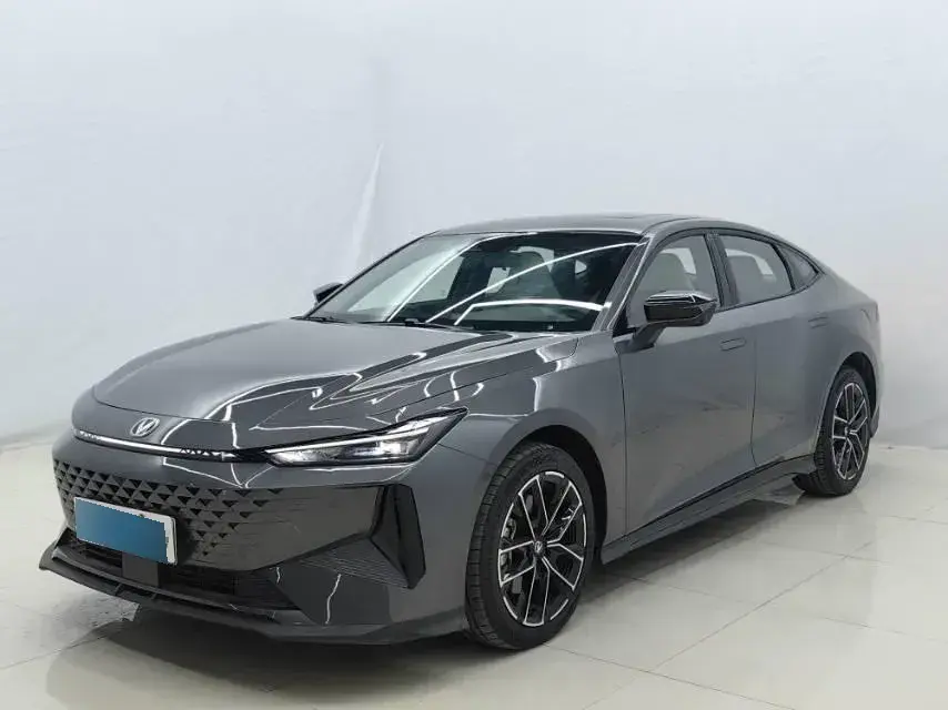 2024 ChangAn UNI-V iDD 1.5L 110HP L4 E-CVT PHEV 18.99KWH