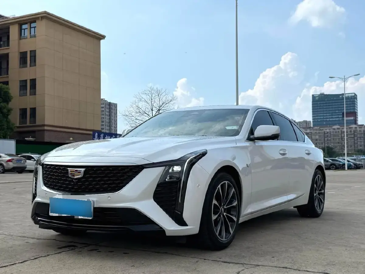 2025 Cadillac CT5 2.0T 237HP L4 10AT