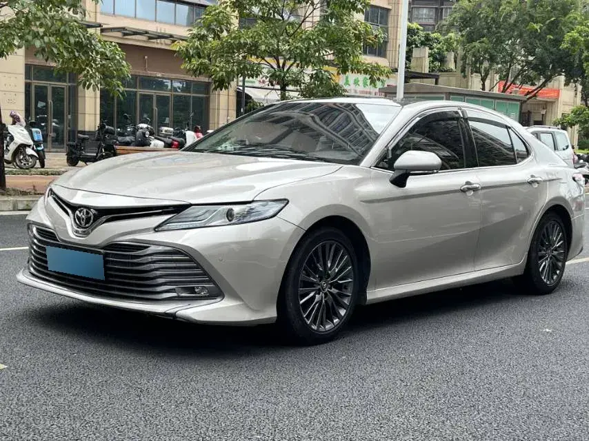 2019 Toyota Camry 2.5L 178HP L4 E-CVT Hybrid