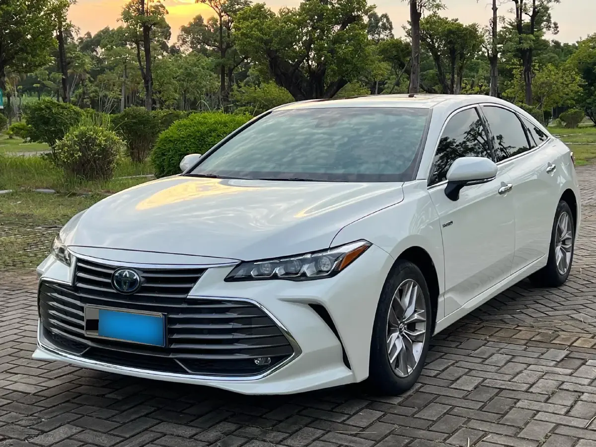 2019 Toyota Avalon 2.5L 178HP L4 E-CVT Hybrid