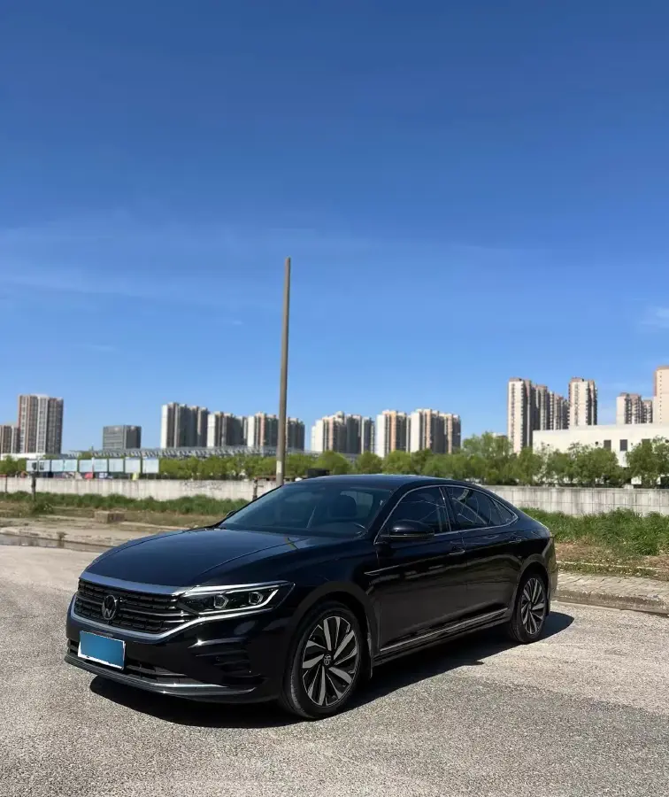 2022 Volkswagen Passat 2.0T 186HP L4 7DCT