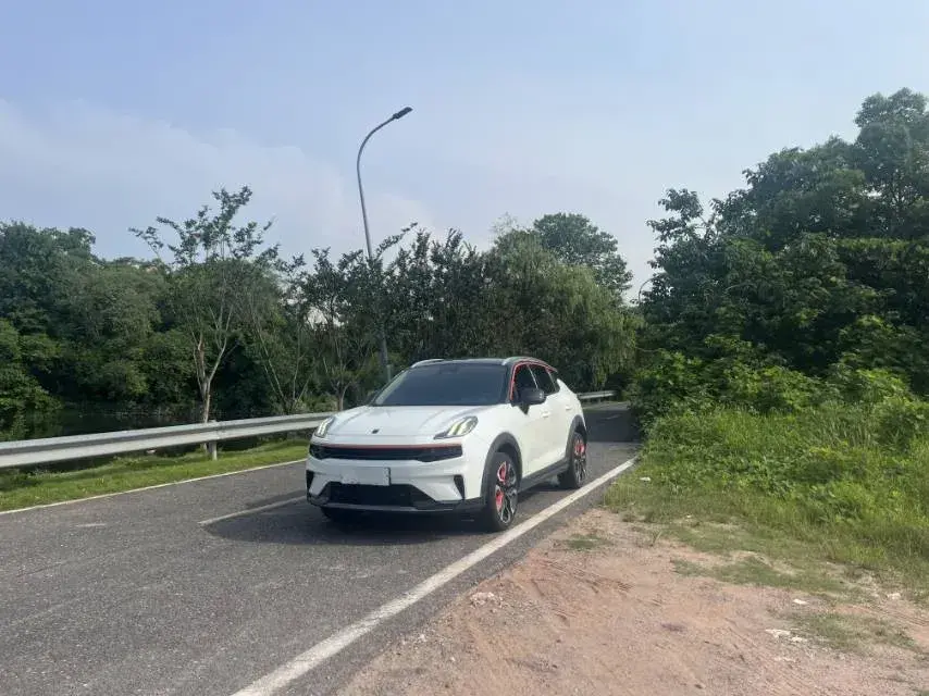 2022 LYNK&CO 06 EM-P 1.5T 177HP L3 7DCT PHEV 15.5KWH