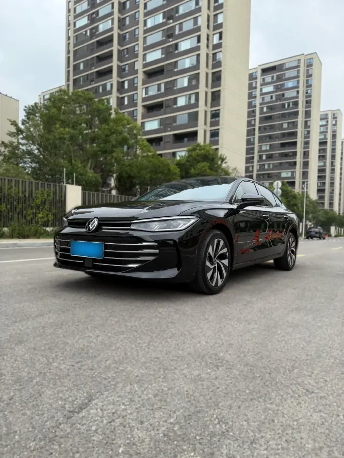 2025 Volkswagen Passat 2.0T 220HP L4 7DCT