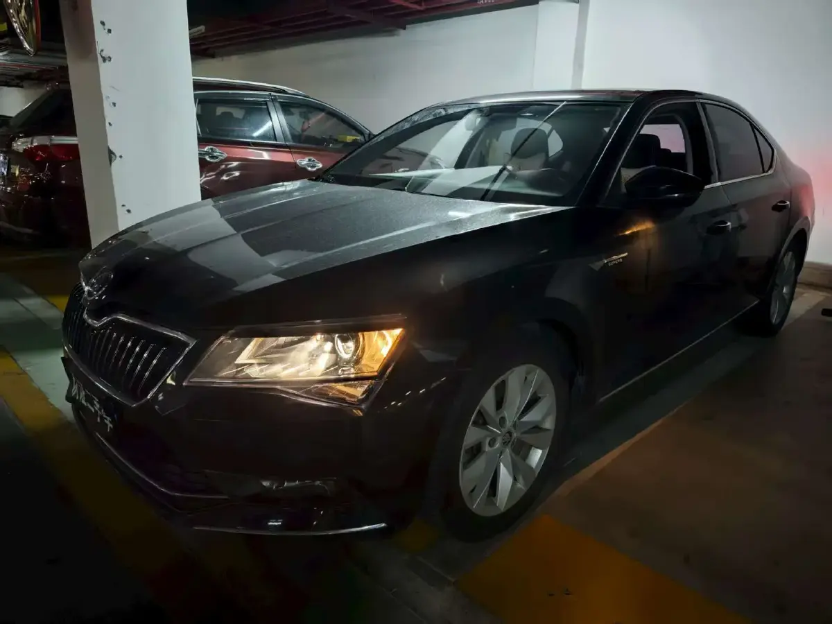 2018 Skoda Superb 1.8T 180HP L4 7DCT