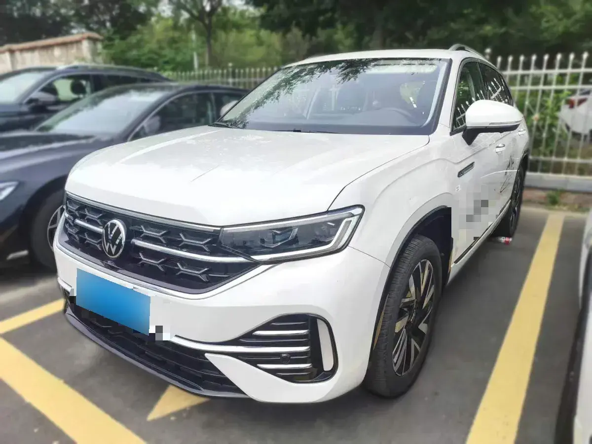 2024 Volkswagen Tayron 2.0T 220HP L4 7DCT