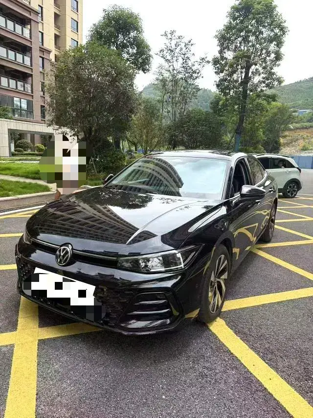 2025 Volkswagen Passat 2.0T 220HP L4 7DCT