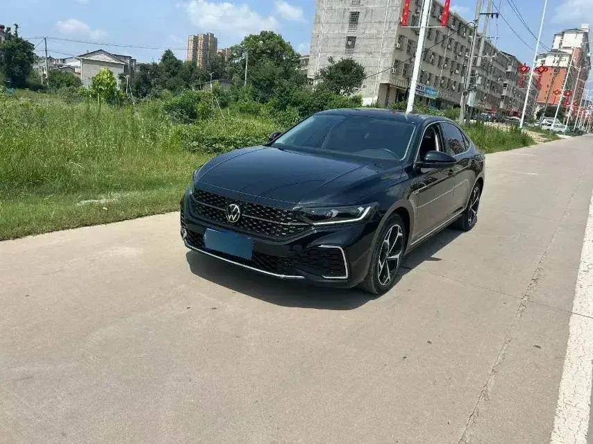 2023 Volkswagen Passat 2.0T 186HP L4 7DCT