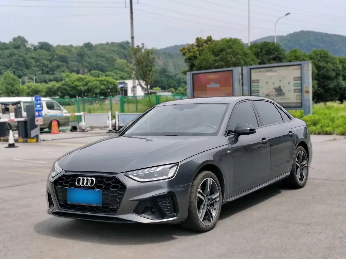 2022 Audi A4L 2.0T 190HP L4 7DCT