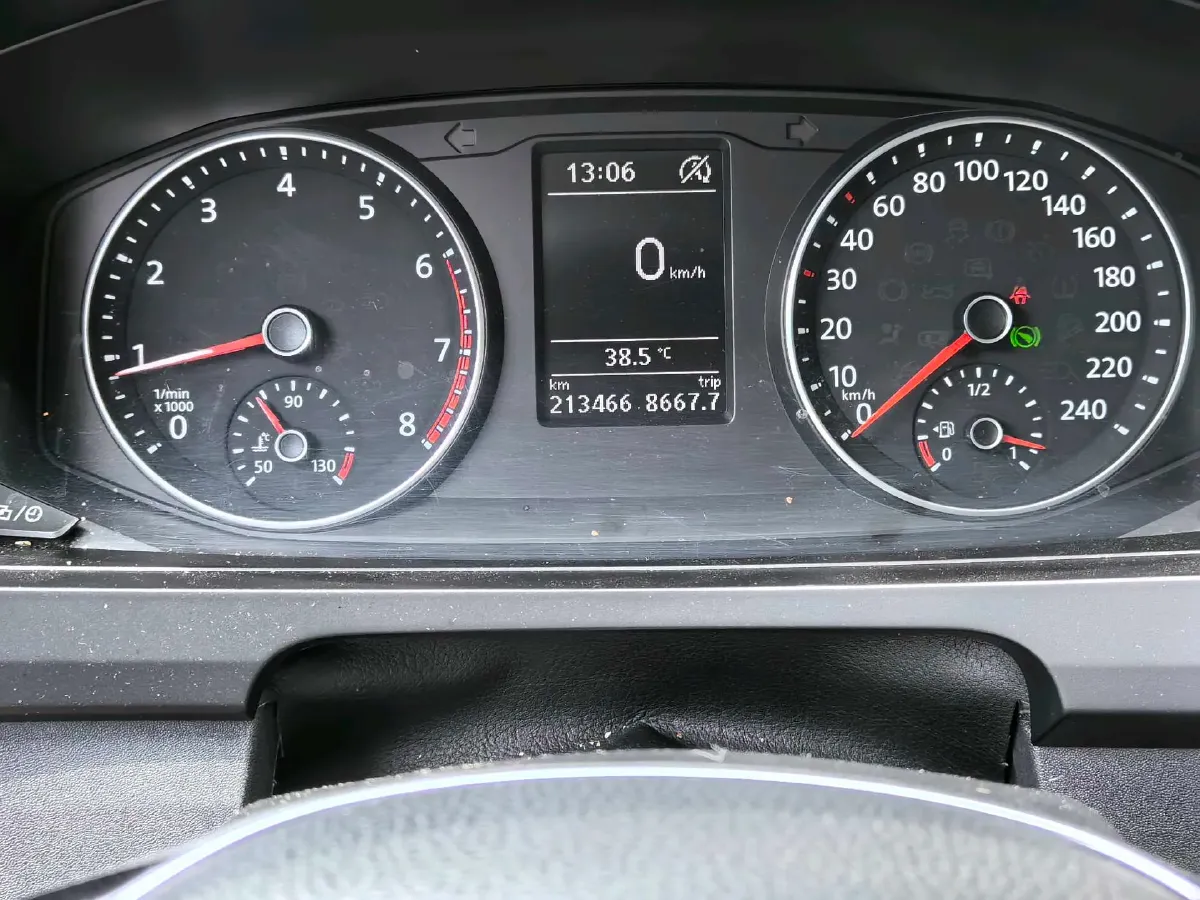 2018 Volkswagen Caravelle 2.0T 204HP L4 7DCT,autocango,china used car exporter,china ev exporter,chinese used car exporter,chinese used ev exporter