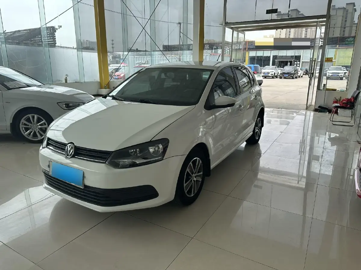2016 Volkswagen Polo 1.4L 90HP L4 6AT