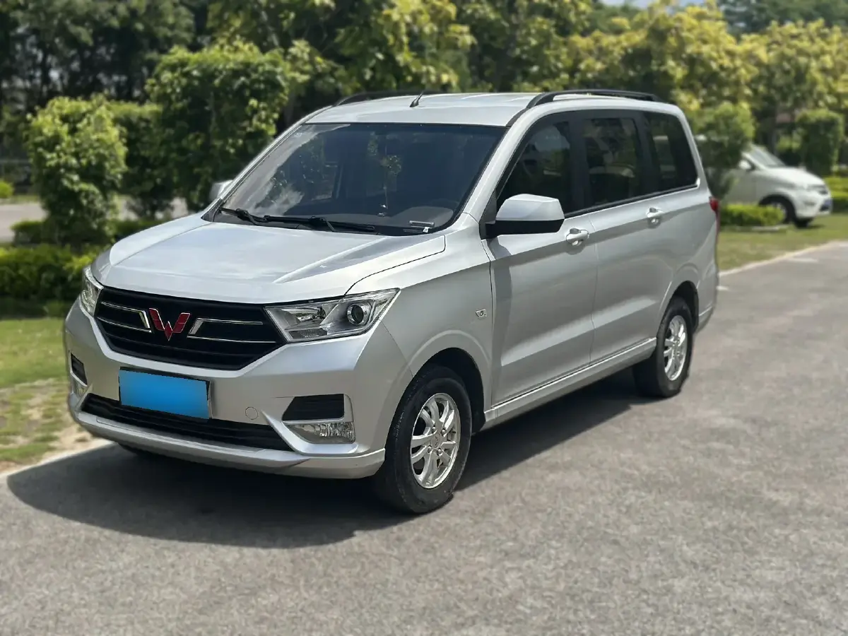 2019 WuLing HongGuang Plus 1.5T 147HP L4 6MT