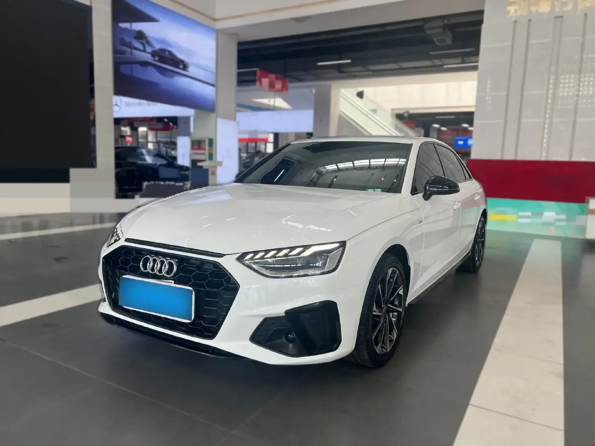 2023 Audi A4L 2.0T 190HP L4 7DCT
