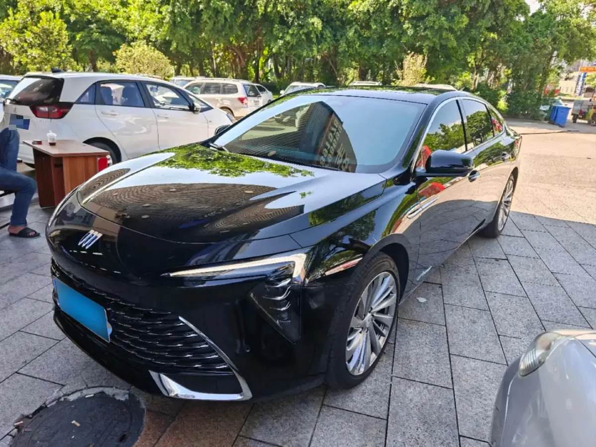 2025 Buick Larcosse 2.0T 237HP L4 9AT