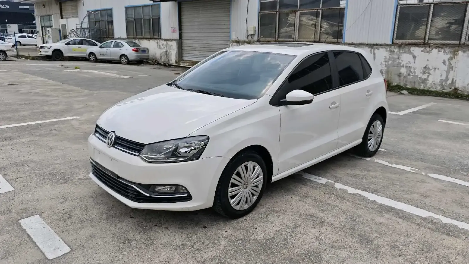 2016 Volkswagen Polo 1.6L 110HP L4 6AT