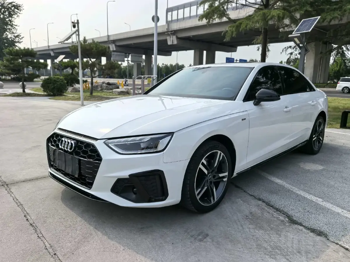 2022 Audi A4L 2.0T 190HP L4 7DCT