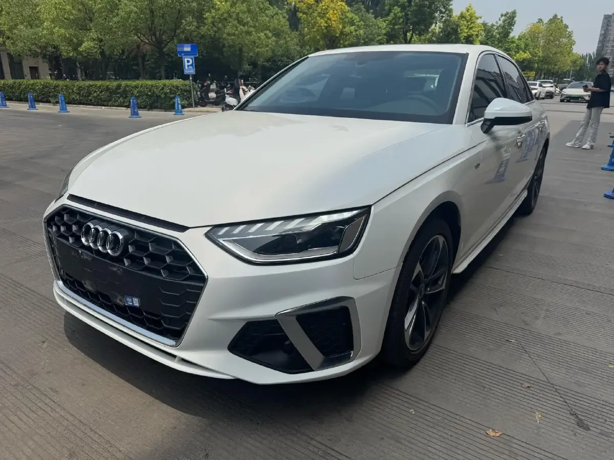 2023 Audi A4L 2.0T 190HP L4 7DCT