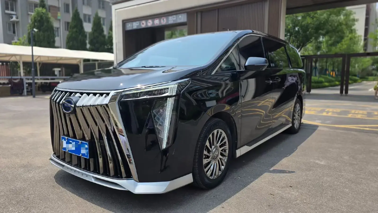 2023 GAC Trumpchi M8 2.0T 190HP L4 E-CVT Hybrid